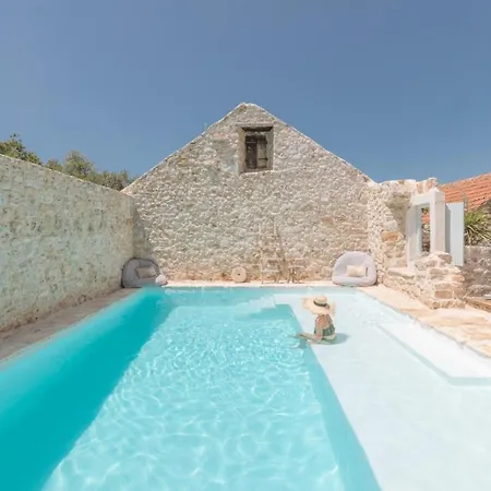 Beautiful House With Views In Hvar *