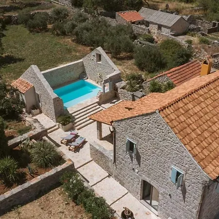 Beautiful House With Views In Hvar