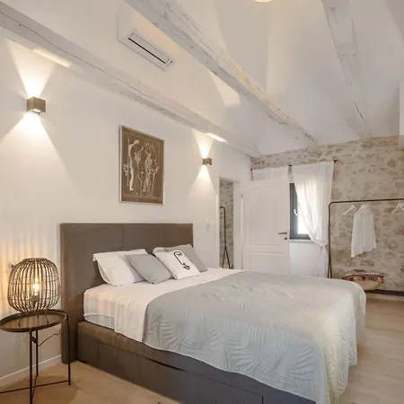 Beautiful House With Views In Hvar